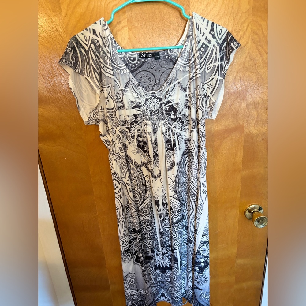 Apt.9 women’s dress size L